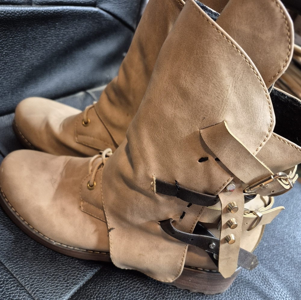 Tan Women's Boots with Buckle Detail